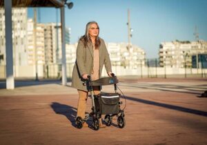 Consejos para el uso de ayudas de movilidad en exteriores